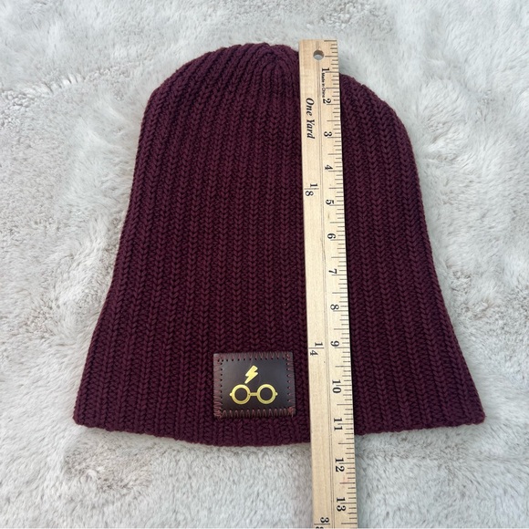 Harry Potter x Love Your Melon Burgundy Knit Beanie Hat Lightning Bolt Patch - Picture 8 of 8